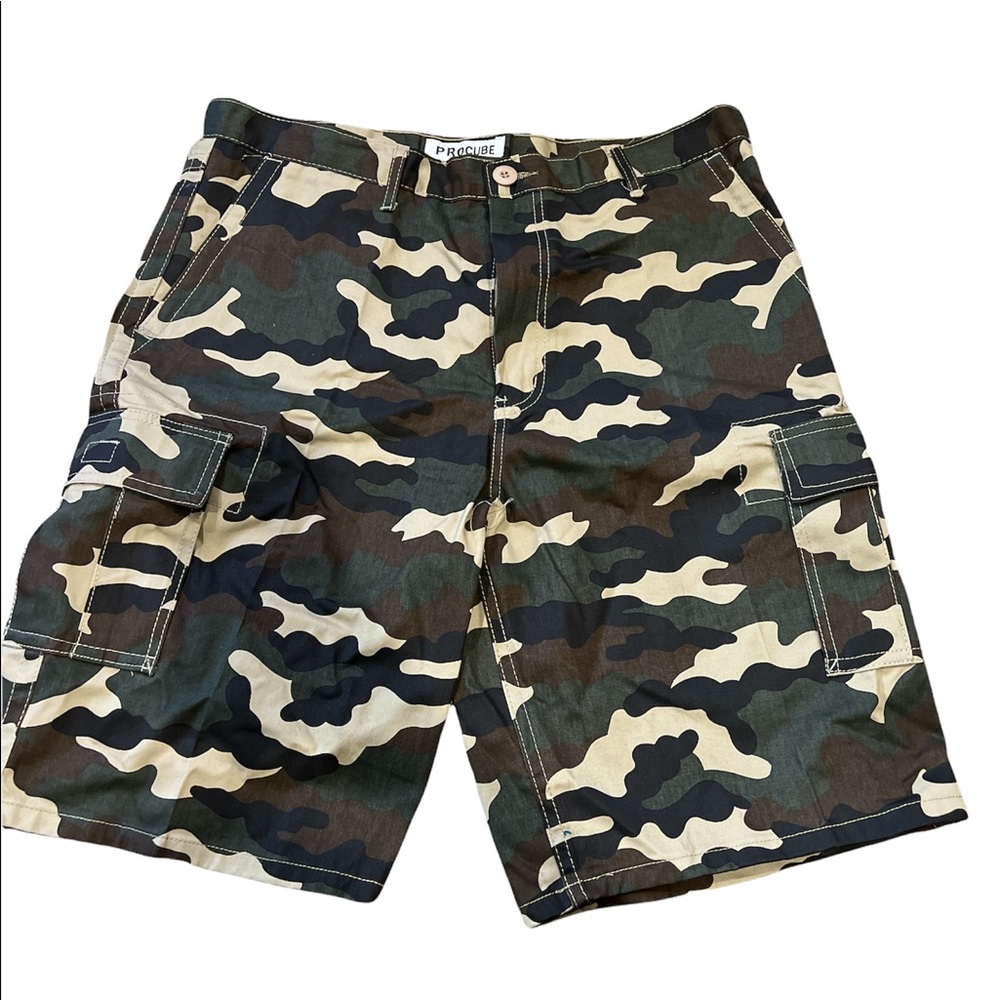 NWOT CAMO CARGO SHORTS‎
